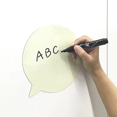 ホワイトボードラミをかけているので書いて消すことができます