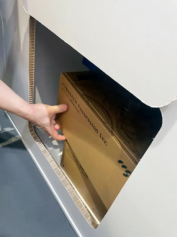 展示会用リボード什器の裏面