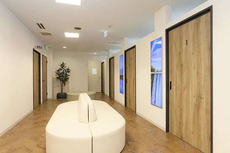 歯科医院でのでじタイルサイネージ設置事例